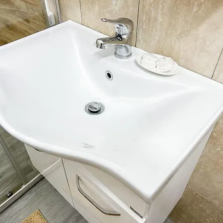 Adriatic Charm Haven E73 골렘
