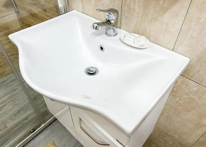 Adriatic Charm Haven E73 Golem (Tirana)